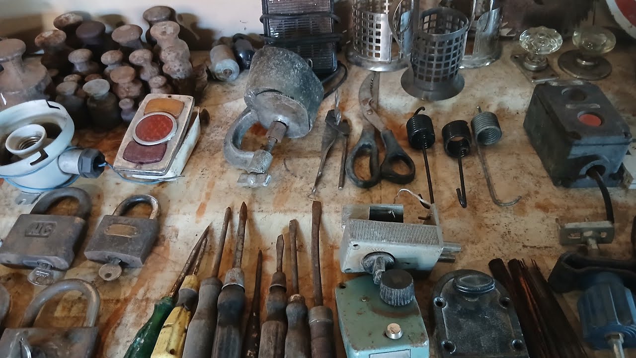 Барахолка на дому. Продажа. Инструменты. Домкраты. Тискы. Автомобильные приборы. Все для дома.