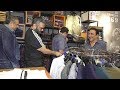 Sunil Shetty's Sirprise ENTRY Inside Shopping Mall In Mumbai Makes FANS G0 CREZZY