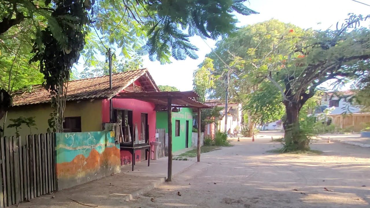 Caminhando por Cumuruxatiba na Bahia