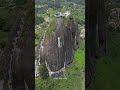 صخرة غواتابيه العملاقة: 740 درجة صعود في كولومبيا.