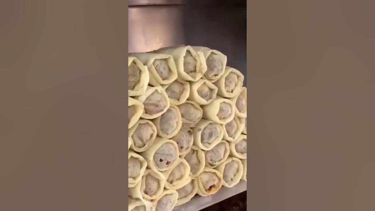 Lumpia Semarang dengan isisan telur, ayam, udang dan rebung