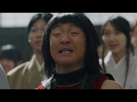 金ちゃん、どうした？　卒業式で謎の号泣　au三太郎シリーズ新CM「合唱」篇