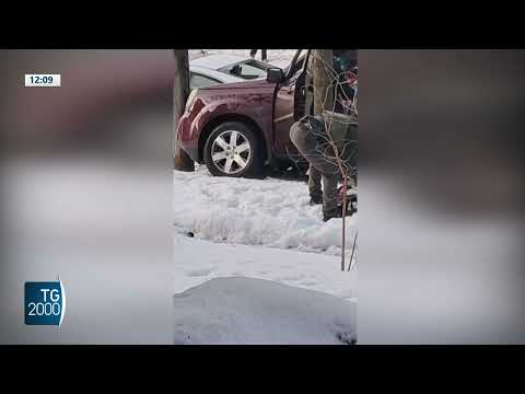 Video Minneapolis, agente Ice spara e uccide una donna. Rivolta in strada