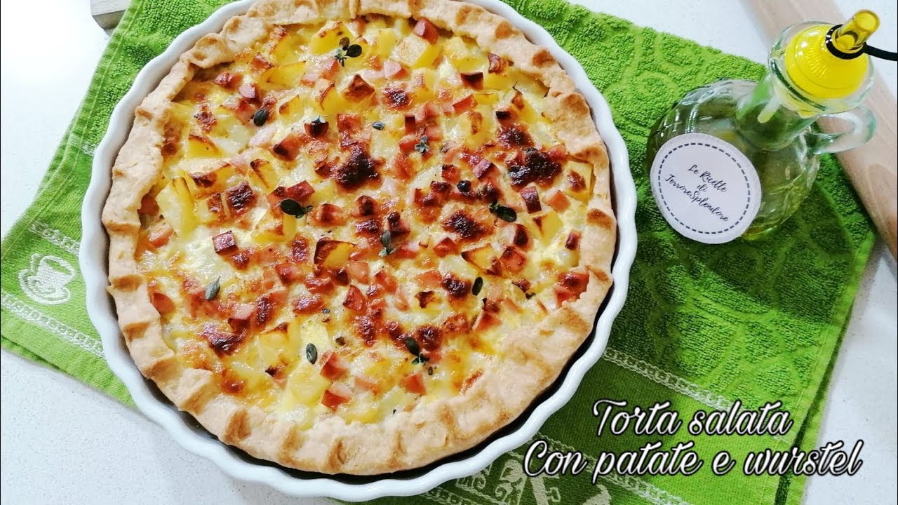 Torta salata con patate, wurstel e pasta brisè fatta in casa
