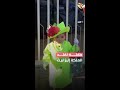 طفلة صغيرة في تشيلي تقلد ملكة بريطانيا الراحلة إليزابيث طفلة صغيرة في تشيلي تقلد ملكة بريطانيا الراحلة إليزابيث