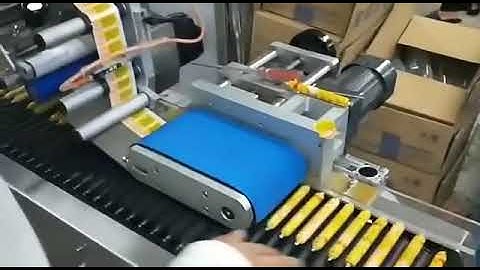 Automatic horizontal round bottle labeling machine operation video