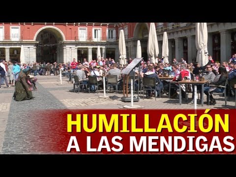 Humillante trato de los fans del PSV a mendigos en Madrid