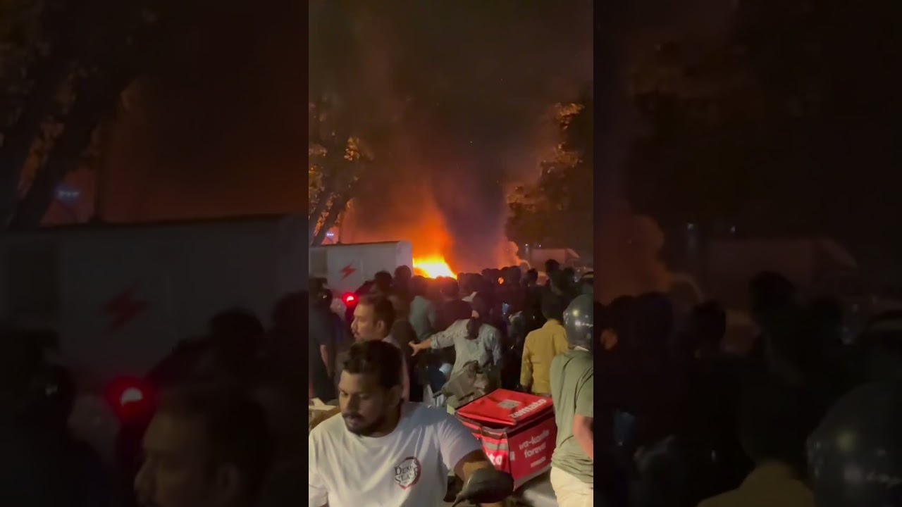 Car caught fire in mumbai 