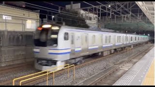 新検見川駅を通過するE217系　総武快速線