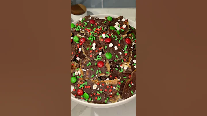 viral pretzel christmas crack recipe 🥨🍫🎄#chocolate #pretzels #shorts #dessert #recipe #easyrecipe