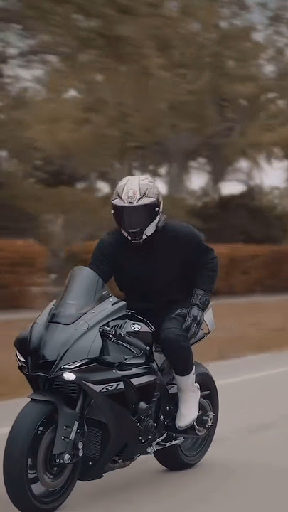 Yamaha R1 #yamaha #yamahar1 #r1 #agv #rider #bike #black #stunts #shorts @AbhishekmishraR15v3