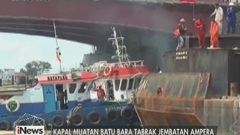 Kapal Batu Bara Tabrak Jembatan Ampera, Palembang - iNews Pagi 18/05
