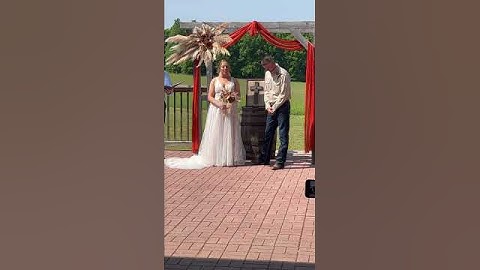 What a great first kiss #barnweddingvenue #wedding #weddingceremony #weddingday #weddingevent