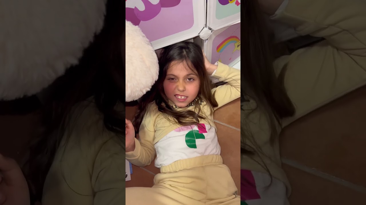 Ilary cade e sbatte la testa mentre gioca con Giorgia e Papà Stefano si arrabbia! 