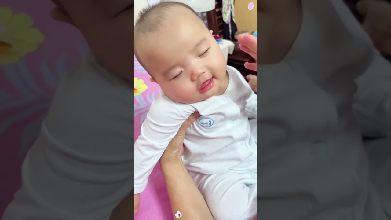 Baby Falling Asleep While Eating 😂🍴 