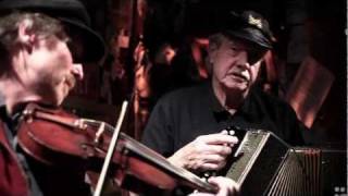 Traditional Accordion and Fiddle: French Waltz &quot;Plaisir d&#39;Amour&quot; at Heinhold&#39;s