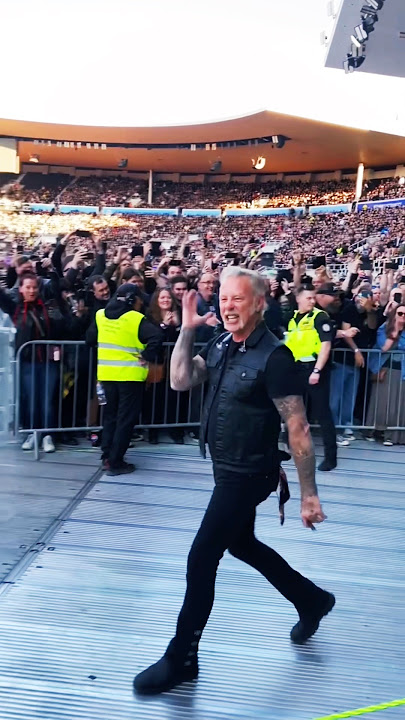 METALLICA HETFIELD Enters Stage👀 #shorts #metallica #guitar