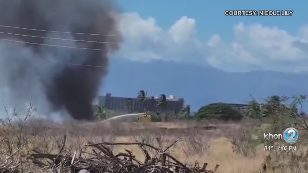 Maui brush fire prompts road closure, evacuations in Lahaina - YouTube