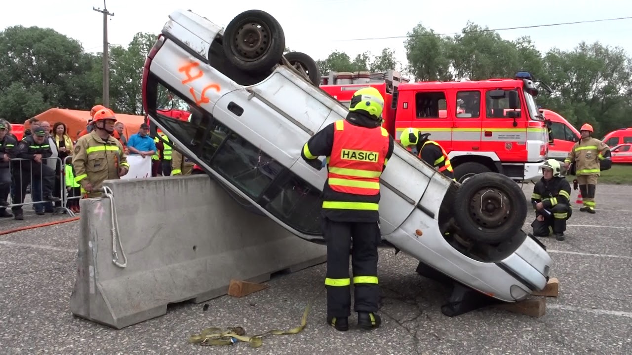 Soutěž hasičů ve vyprošťování z aut - Hlučín 2018