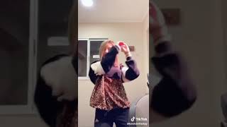 Tik tok  de Karol Sevilla