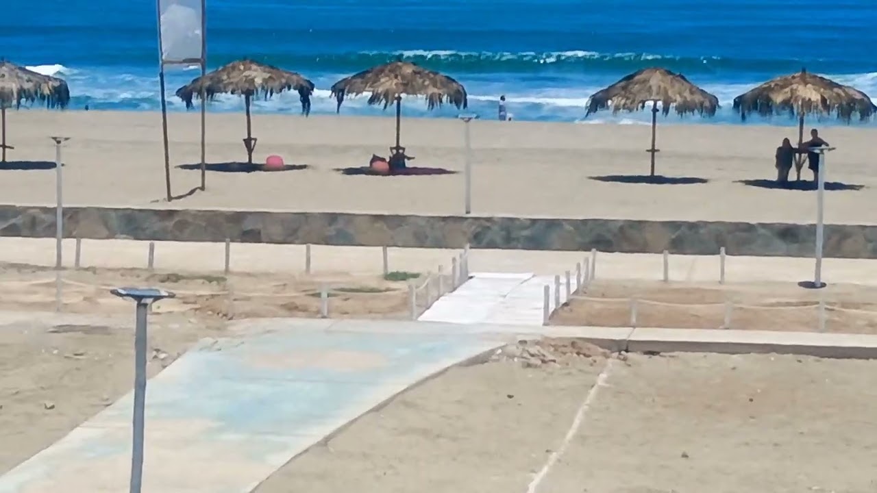 PLAYA LOS REYES, CERRO AZUL Cañete Perú. considerado una de las mejores playas de Lima