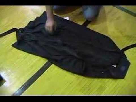 Kendo How-To: fold hakama