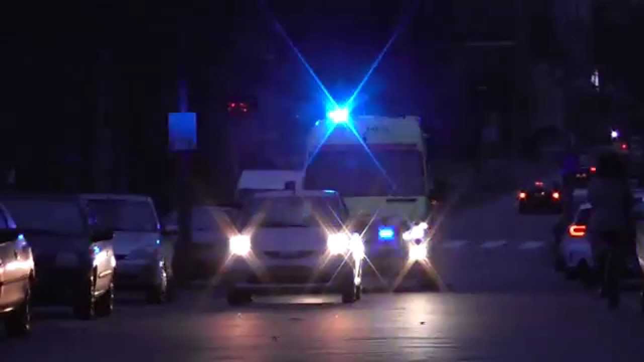 Bios-Groep Ambulance 17-145 met spoed naar een melding in Rotterdam-West.