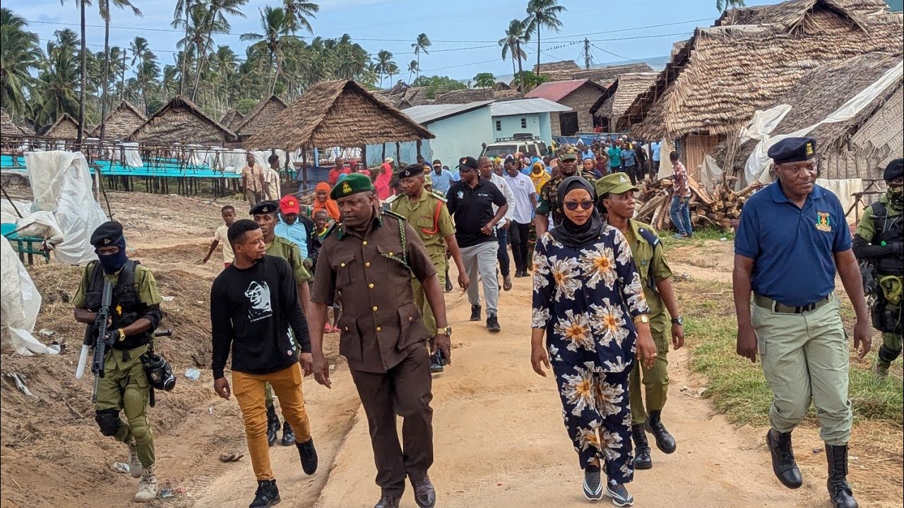 WAVUVI WA MADAGO WAPIGWA MARUFUKU KUTEMBEA NA WAKE ZA WATU