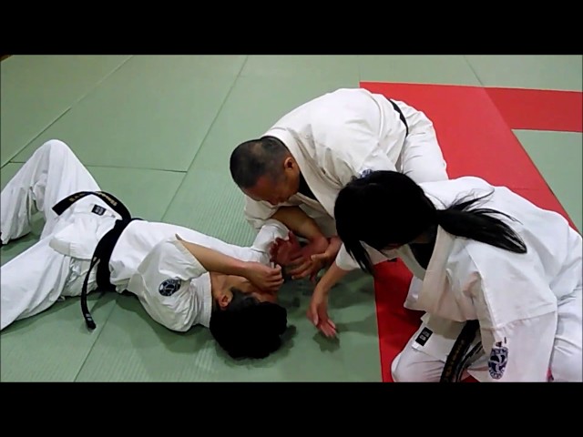 白蓮会館・杉原正康宗師による柔法の指導 - YouTube