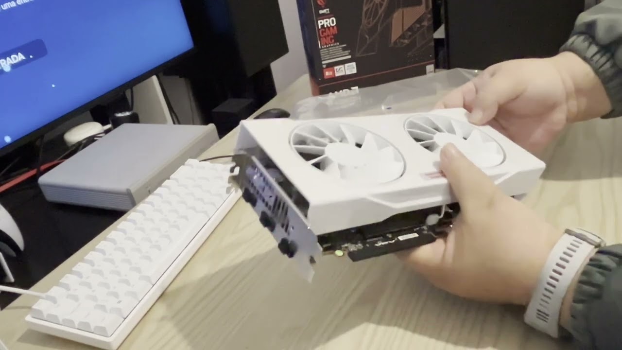 XFX Radeon RX 9060 XT branca - YouTube