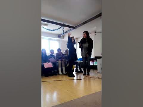 Парти на езиковата школа - YouTube