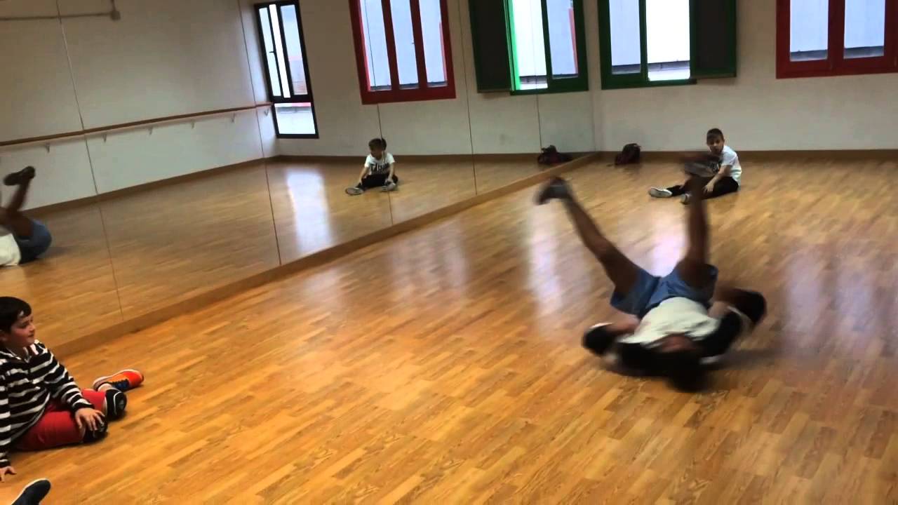 Windmill - bboy nabil training Dangeroux crew