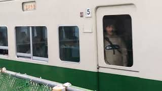 185系0番台オオC1編成国鉄ストラップ・緑ストラップ車横浜駅８番線ホーム入線