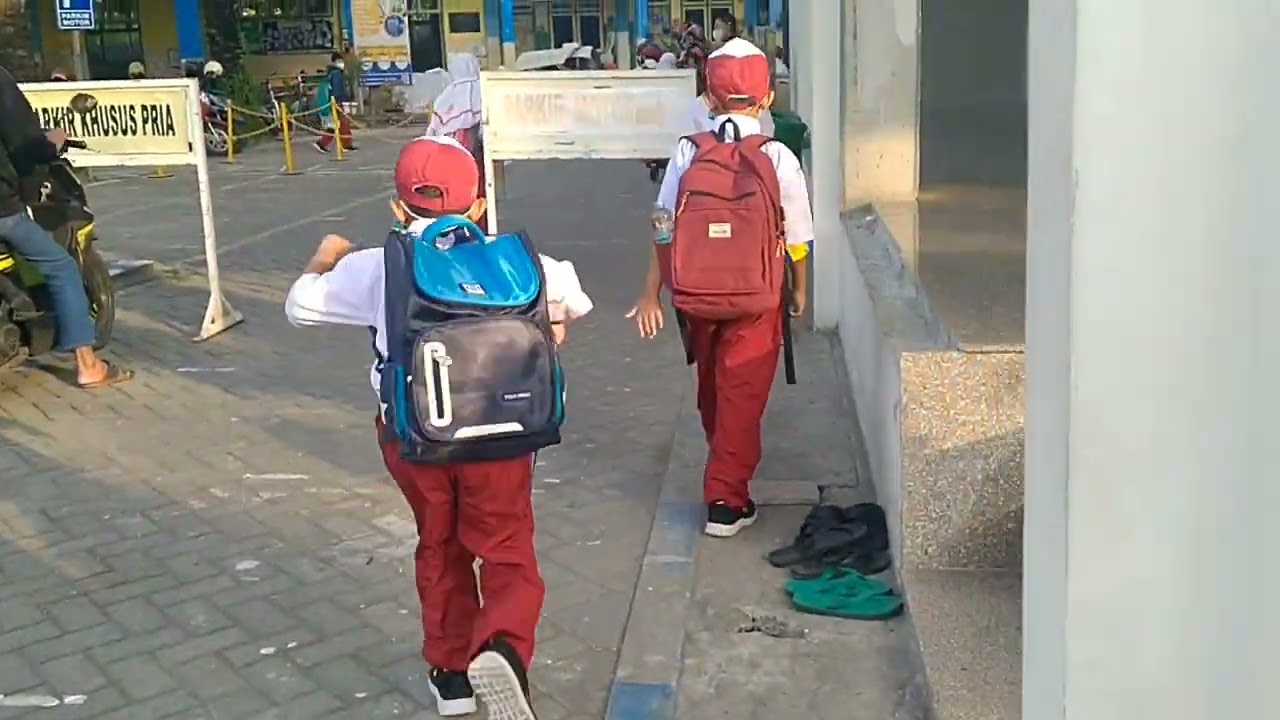 go to school yok / Emir omar berangkat sekolah