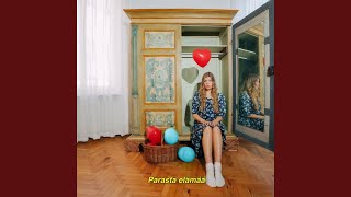 Video thumbnail of "Vilma Alina - Parasta elämää"