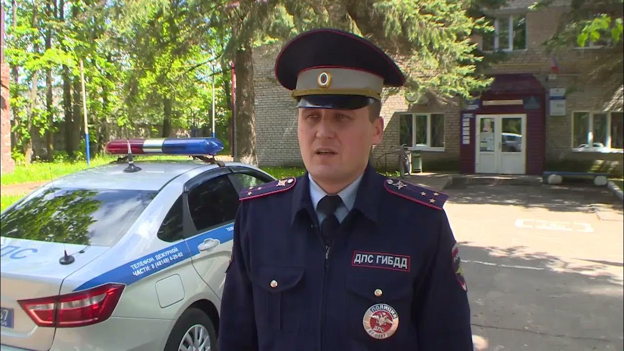 Бабка и гаишник. Бабушка в полиции. Баба яга на гироступе. Бабушка и гаишник. Бабка и гаишник.