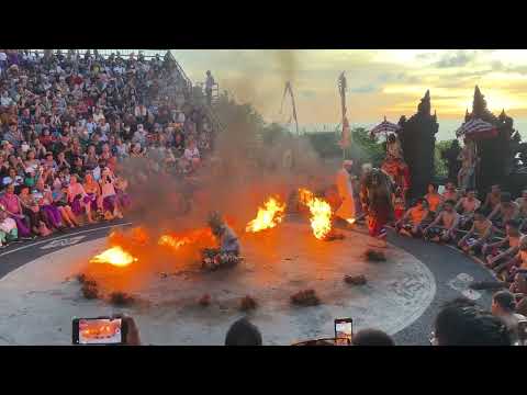 VIDEO FULL TARI KECAK DI ULUWATU BALI DARI AWAL PENAMPILAN SAMPAI AKHIR - Uluwatu Iindonesia