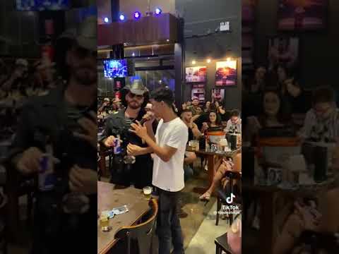 O cantor, Márcio Leão, deixou o cliente do bar cantar, só não esperava por isso (Cover) 😮🎤🎼