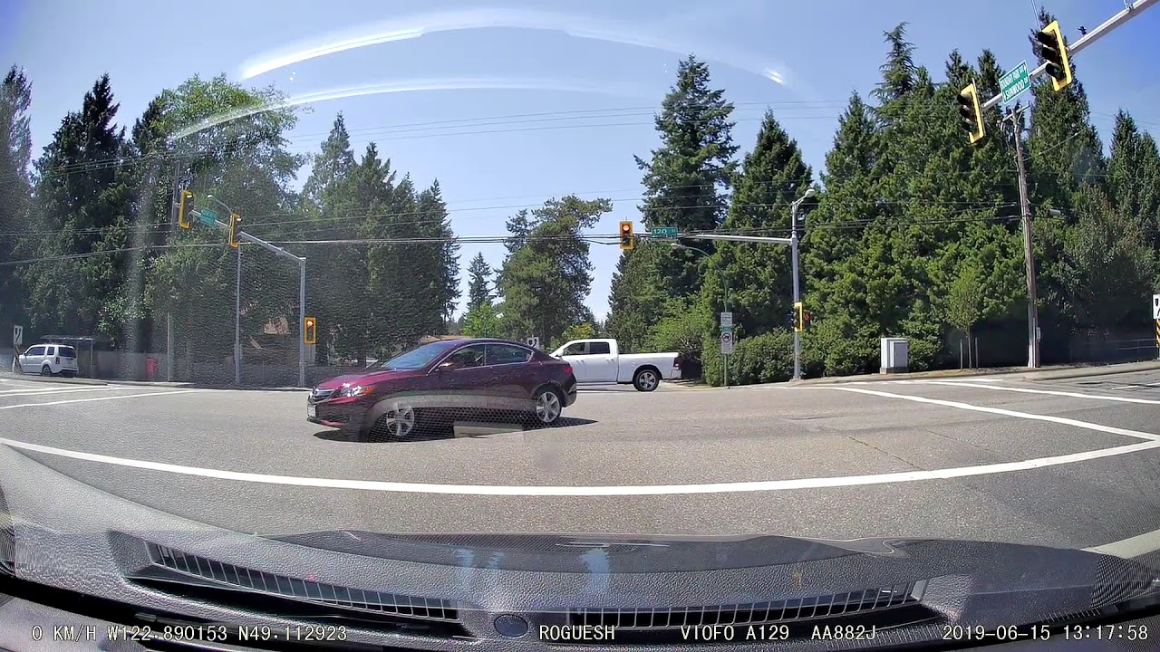 Idiot Bus Driver Blows Through Red Light - YouTube