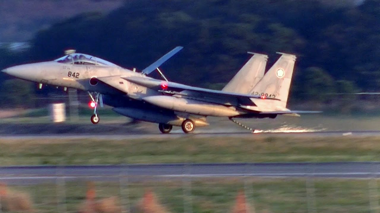 2014 11 10 火花散る緊急着陸訓練 百里基地305sq F15j ２機 アレ