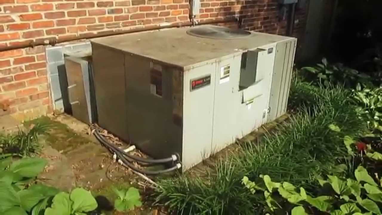 My 2003 Trane XL 1400 Gas Pack Running in Cool Mode - YouTube