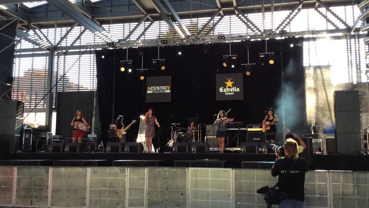 Les noies d'Olot. Roba Estesa. Festival Acústica de Figueres. Semifinal del Sona9.