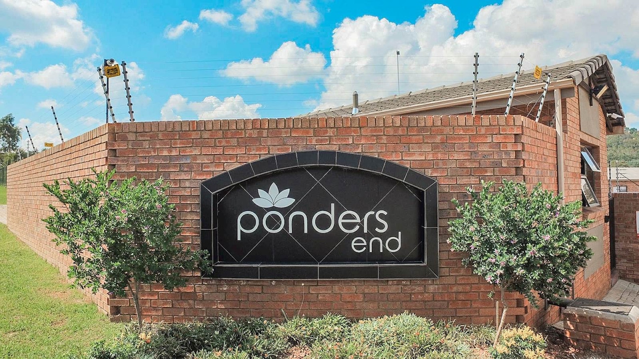 3 Bedroom Duplex for sale in Gauteng Johannesburg Roodepoort