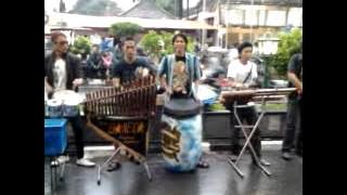 Bojo Loro - Music Angklung Malioboro.mp4