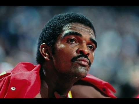 Video: Valoarea netă Ralph Sampson: Wiki, Căsătorit, Familie, Nuntă, Salariu, Frați