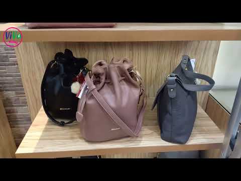 Lengkapi berbagai kebutuhan fashion anda di Matahari Department Store Hartono Mall Solo. Website .... 