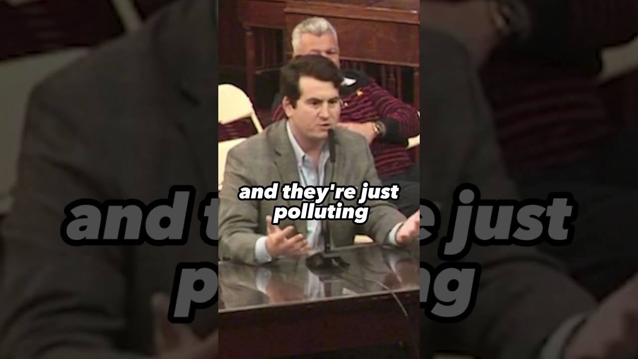 Алекс Штайн и бездомный ветеран выступают с впечатляющей речью в городском совете Нью-Йорка