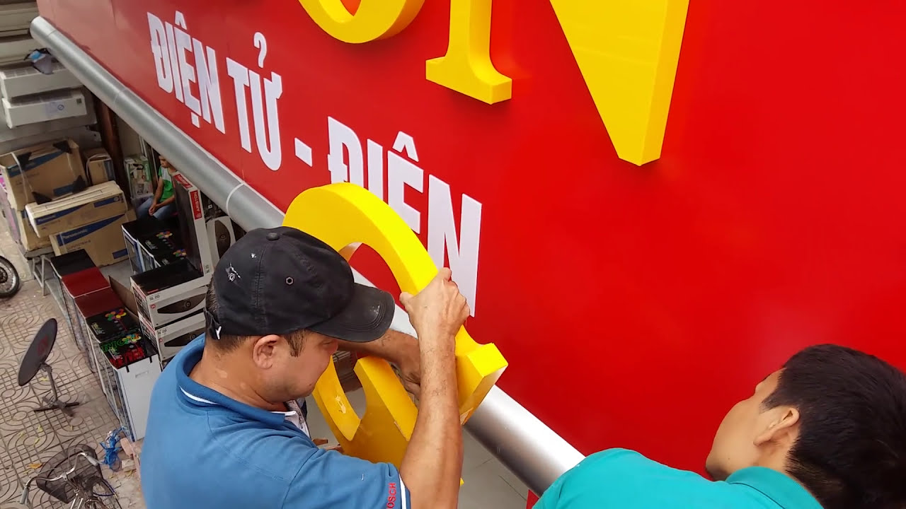 thi công biển quảng cáo Update Hướng dẫn gắn chữ mika lên biển, thi công biển alumica