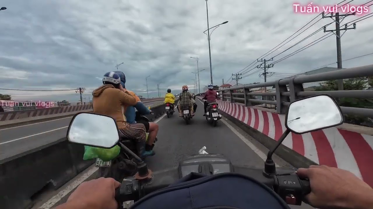 Hôm nay rảnh đi giúp người 