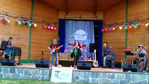 Barbara Healy sings "Come Here Daddy" @ the Oakrid...